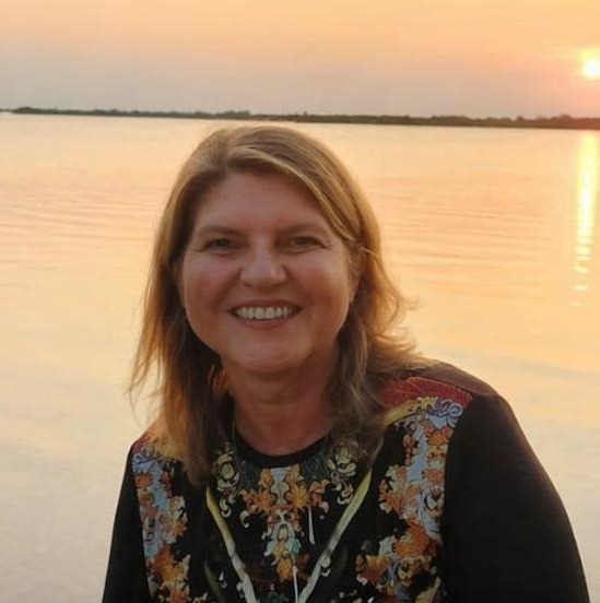 Profª. Dra. Verônica Petersen Chaves